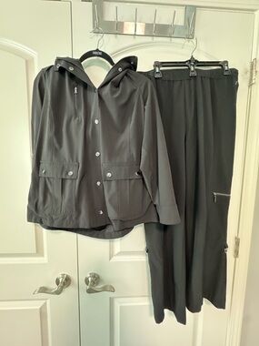 Chico's Zenergy Black Jacket and Cargo Pants Matching Set Size 2 ( US 12/L)